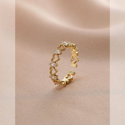 Стилен дамски пръстен със сърца и декоративни камъни