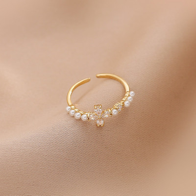 Aktuális női gyűrű két modellben, díszgyönggyel