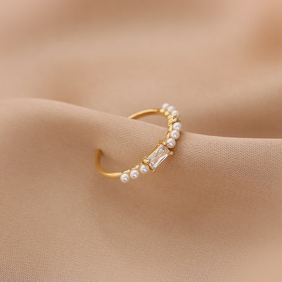 Aktuális női gyűrű két modellben, díszgyönggyel