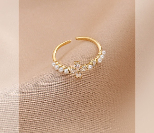 Aktuális női gyűrű két modellben, díszgyönggyel