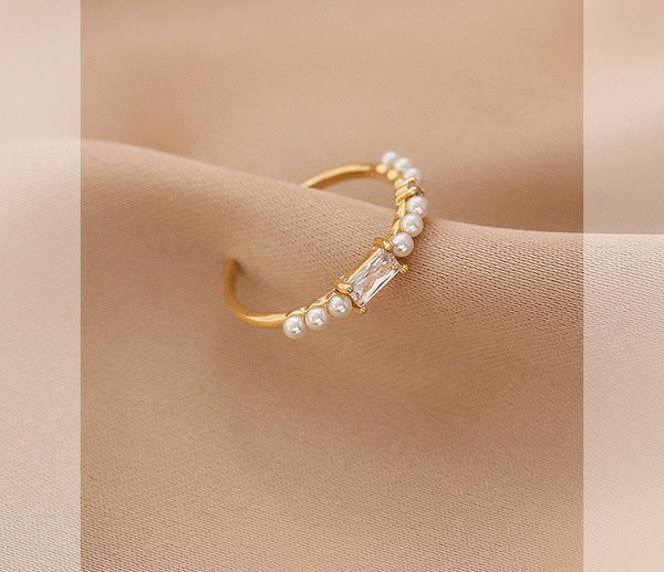 Aktuális női gyűrű két modellben, díszgyönggyel