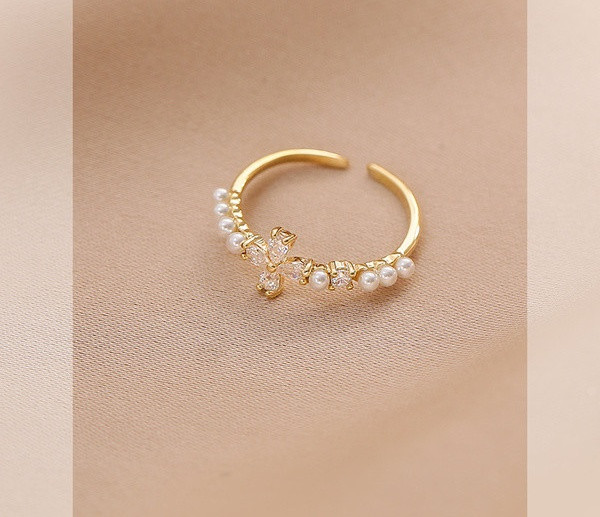 Aktuális női gyűrű két modellben, díszgyönggyel