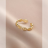 Moodne naiste sõrmuse tavaline mudel