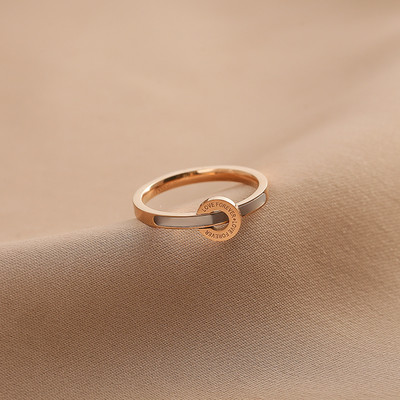 Elegantne naiste sõrmuseline mudel