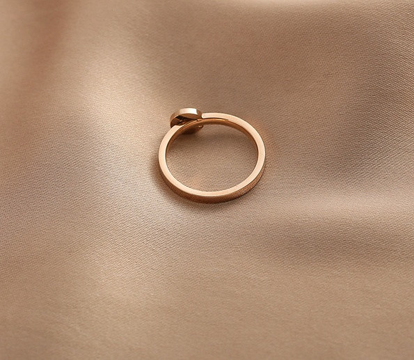 Elegantne naiste sõrmuseline mudel