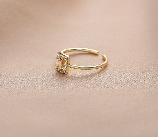 Стилен дамски тънък пръстен с камък 