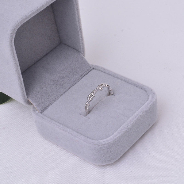 Moderan ženski prsten tanki model