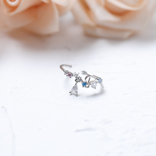 Praegune kahe mudeliga kividega naiste sõrmus