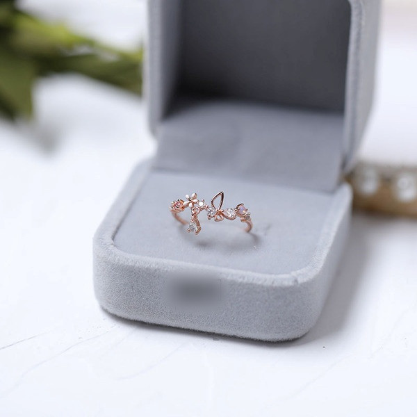 Praegune kahe mudeliga kividega naiste sõrmus