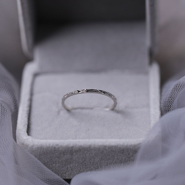 Naiste vabaaja sõrmuse õhuke mudel