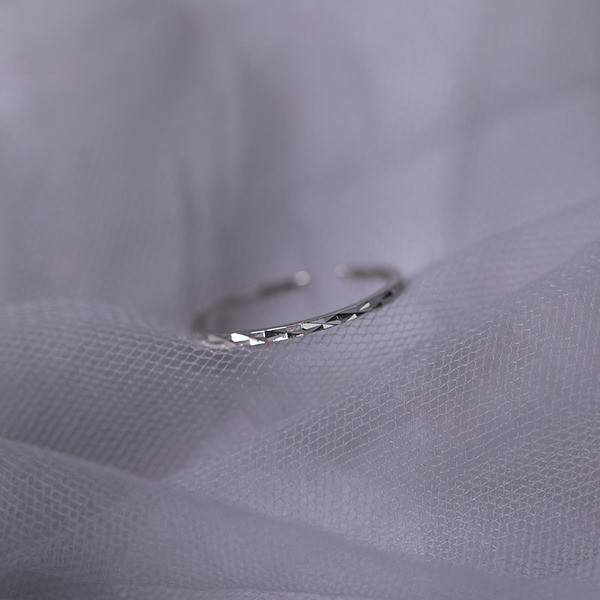 Naiste vabaaja sõrmuse õhuke mudel