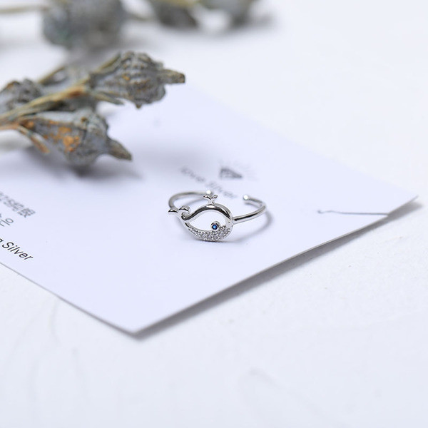 Stílusos női vékony kövekkel díszített gyűrű