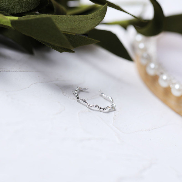 Naiste stiilne sõrmuse õhuke mudel