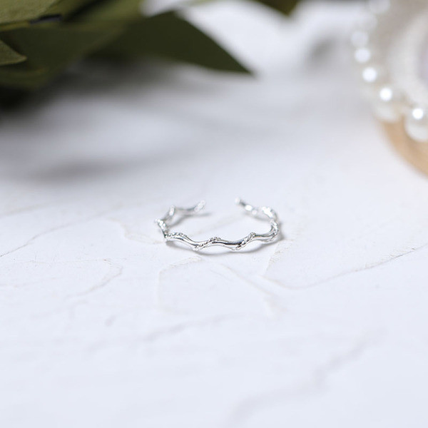 Naiste stiilne sõrmuse õhuke mudel