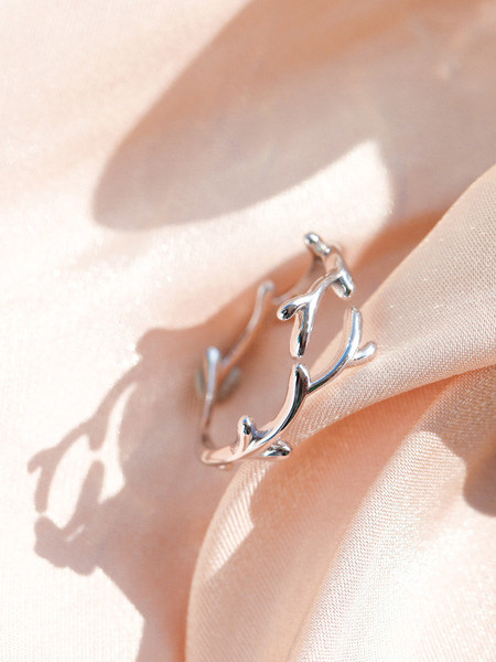 Naiste aktuaalne sõrmus sale mudel