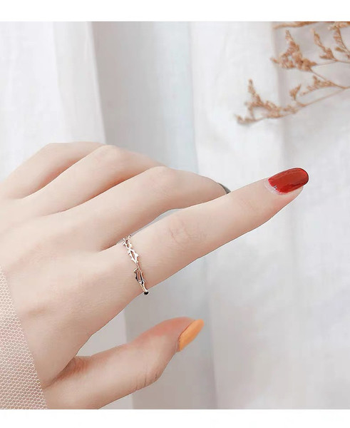 Elegantne naiste õhuke sõrmusemudel