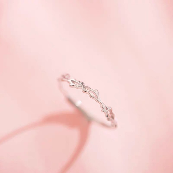 Elegantne naiste õhuke sõrmusemudel