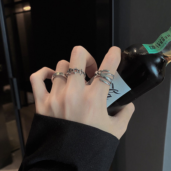 Naiste kolmest sõrmust koosnev komplekt tavaline mudel