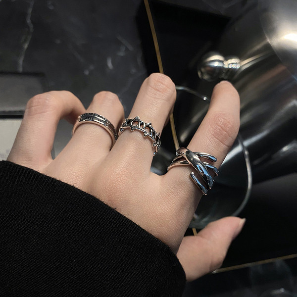 Naiste kolmest sõrmust koosnev komplekt tavaline mudel