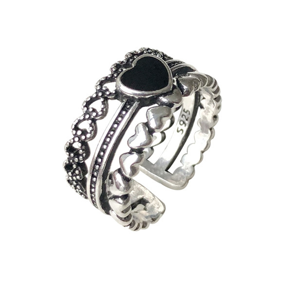 Naiste aktuaalne sõrmus südame ja kiviga