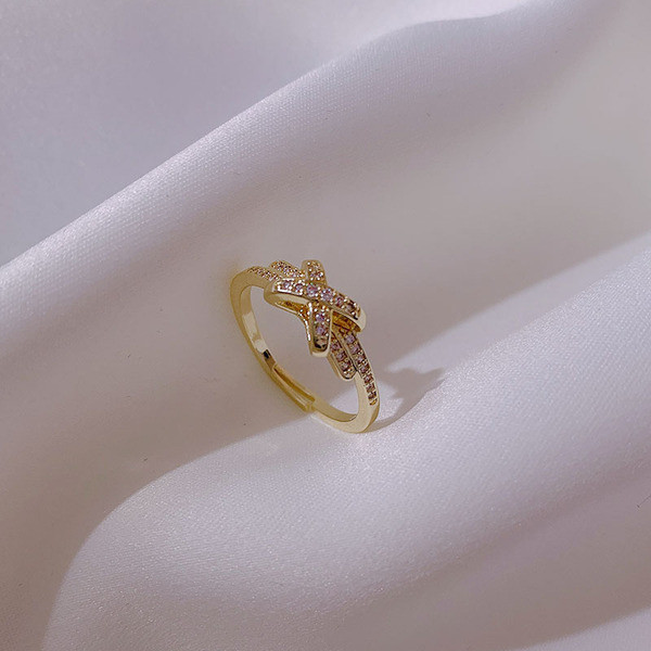 Stiilne naiste sõrmuse sale mudel