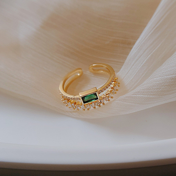 Elegantne kiviga naiste sõrmus