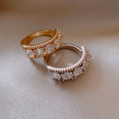 Női gyűrű széles modell díszkövekkel