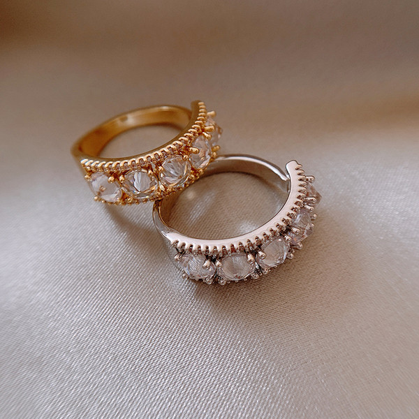 Női gyűrű széles modell díszkövekkel