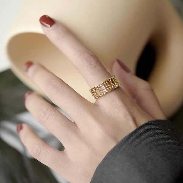 Laia mudeliga naiste moodne sõrmus