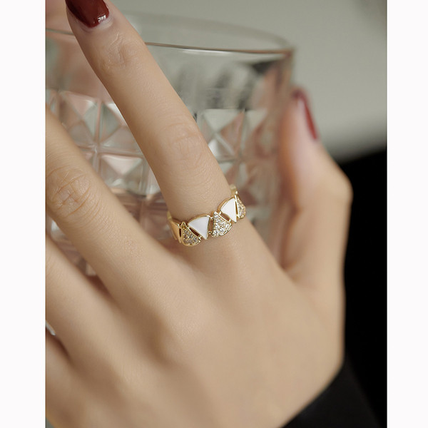 Laia mudeliga naiste stiilne sõrmus