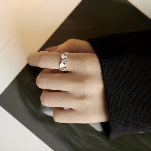 Laia mudeliga naiste stiilne sõrmus