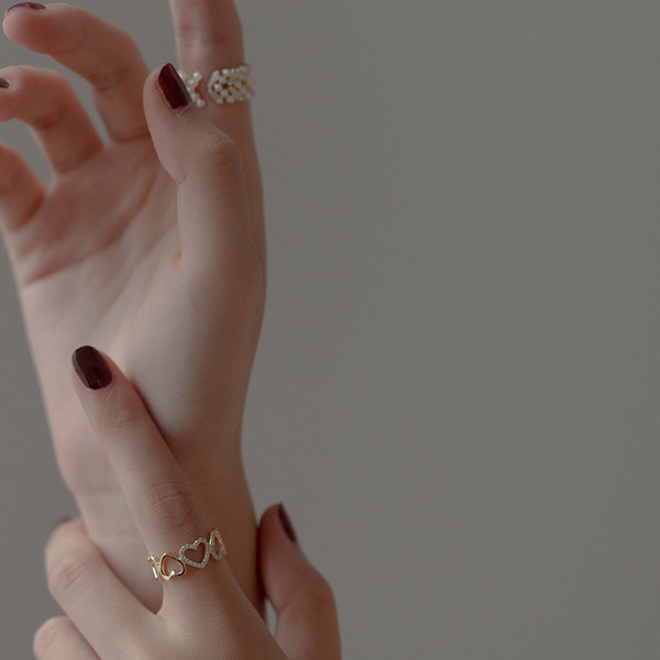 Női mindennapi gyűrű szívvel széles modell