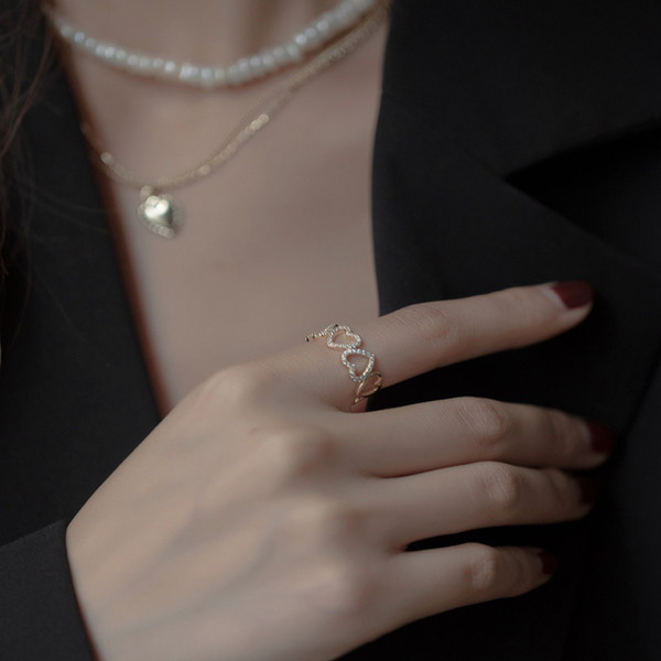 Női mindennapi gyűrű szívvel széles modell