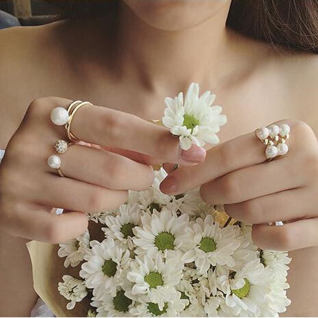 Modern szett három női gyűrűből díszgyöngyökkel