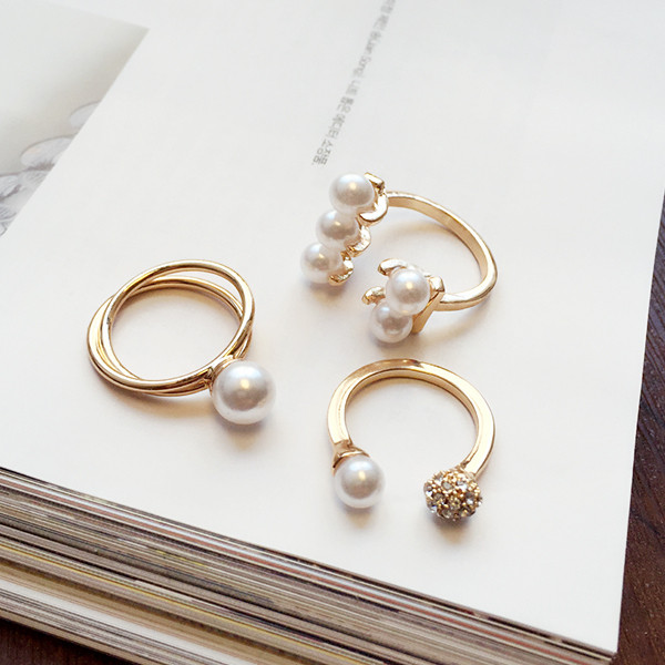 Modern szett három női gyűrűből díszgyöngyökkel