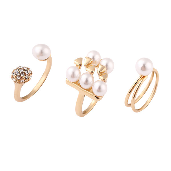 Modern szett három női gyűrűből díszgyöngyökkel