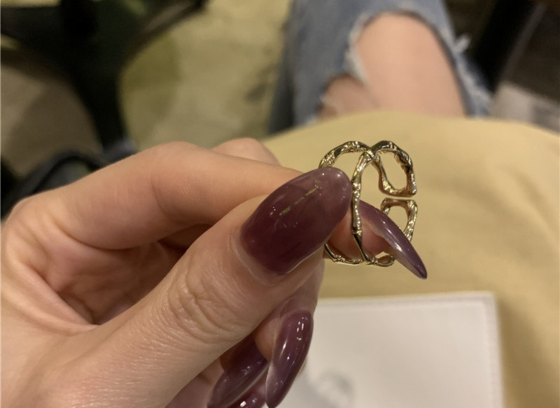 Laia mudeliga naiste puhas sõrmus