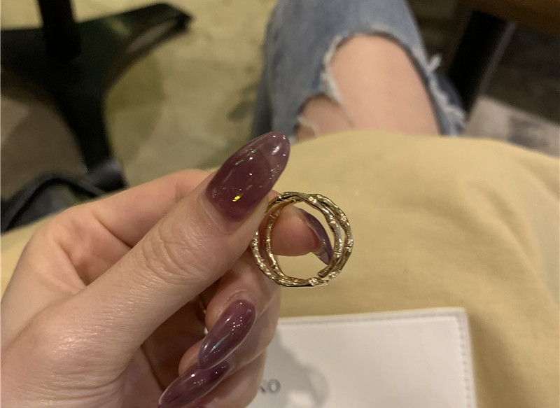 Laia mudeliga naiste puhas sõrmus