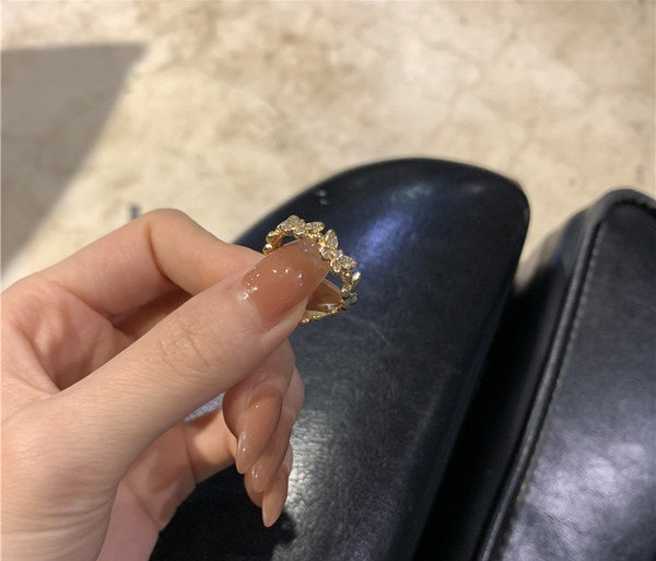 Női topikgyűrűs vékony modell pillangókkal