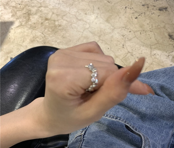 Női topikgyűrűs vékony modell pillangókkal