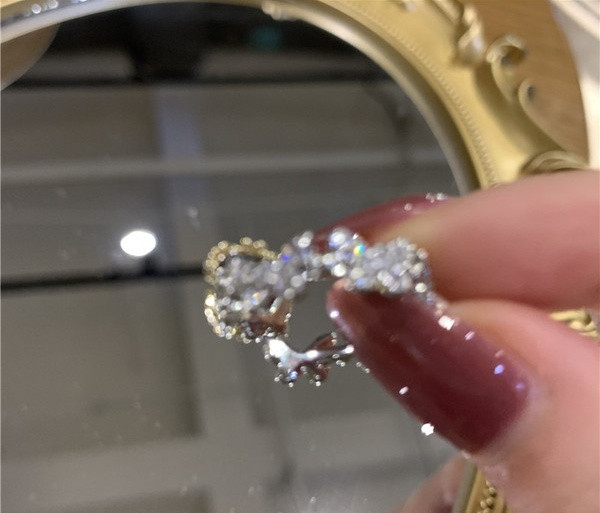 Női topikgyűrűs vékony modell pillangókkal