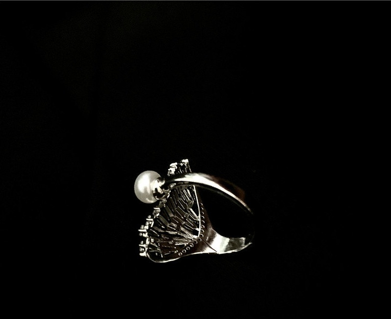 Naiste topiksõrmus dekoratiivse pärliga