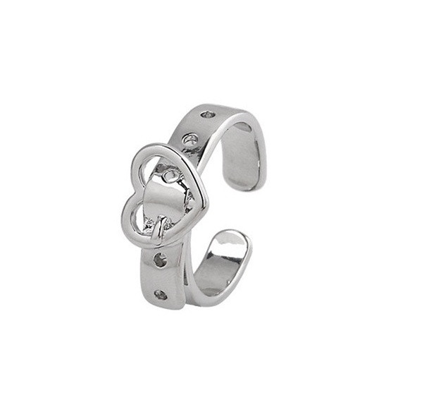 Hétköznapi női gyűrű szívvel