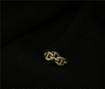 Naiste sõrmuse tavaline mudel