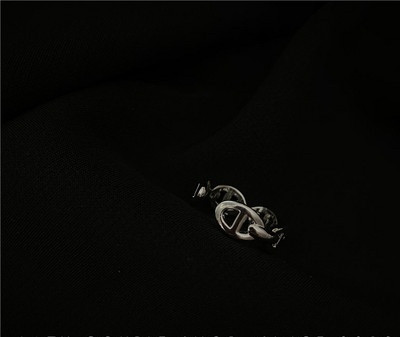 Naiste sõrmuse tavaline mudel