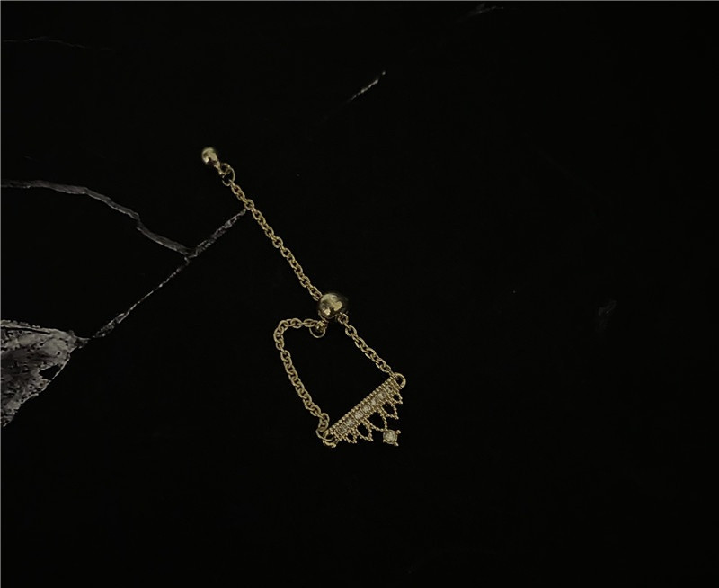 Igapäevane naiste sõrmus keti ja kividega