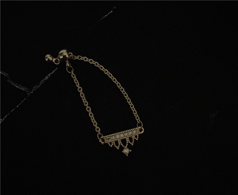 Igapäevane naiste sõrmus keti ja kividega