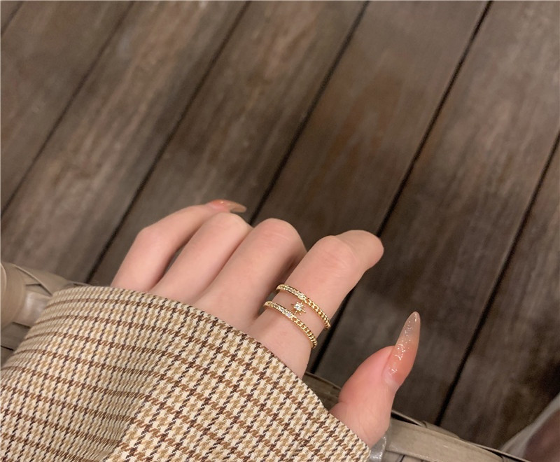 Női modern gyűrűs széles modell csillaggal