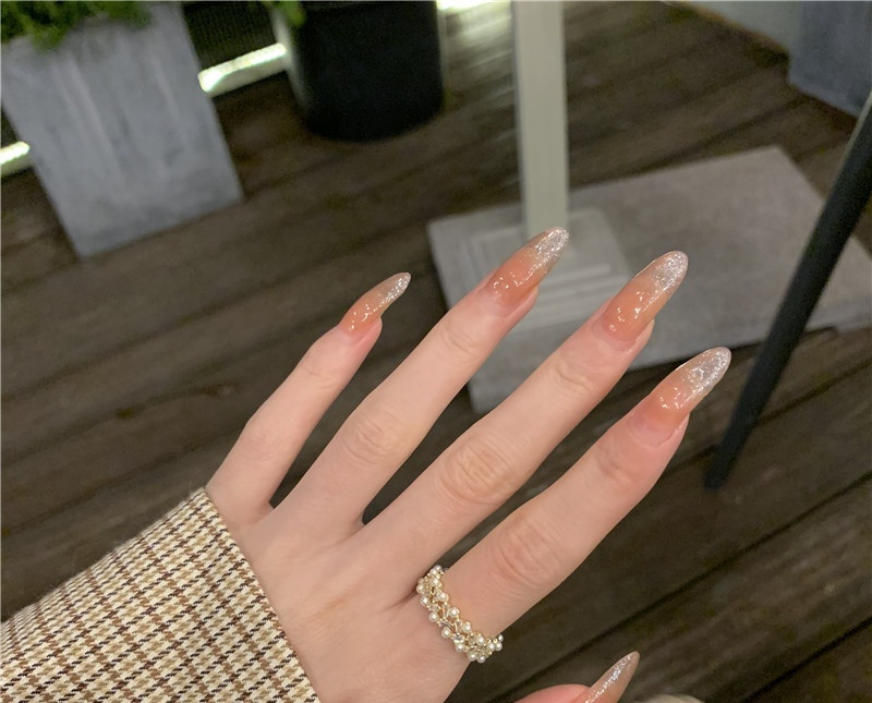 Női topikus gyűrű széles modell dekorgyöngyökkel