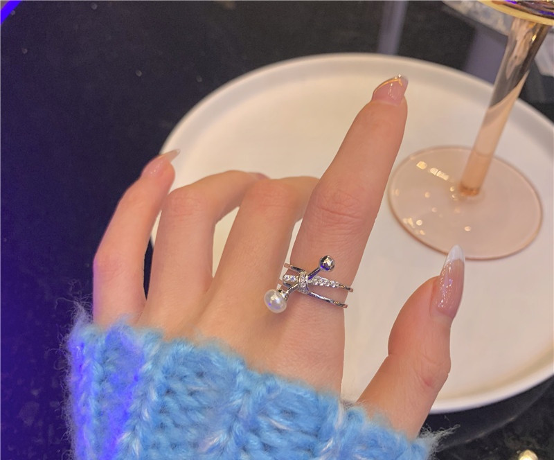 Дамски актуален пръстен в два модела с декоративна перла